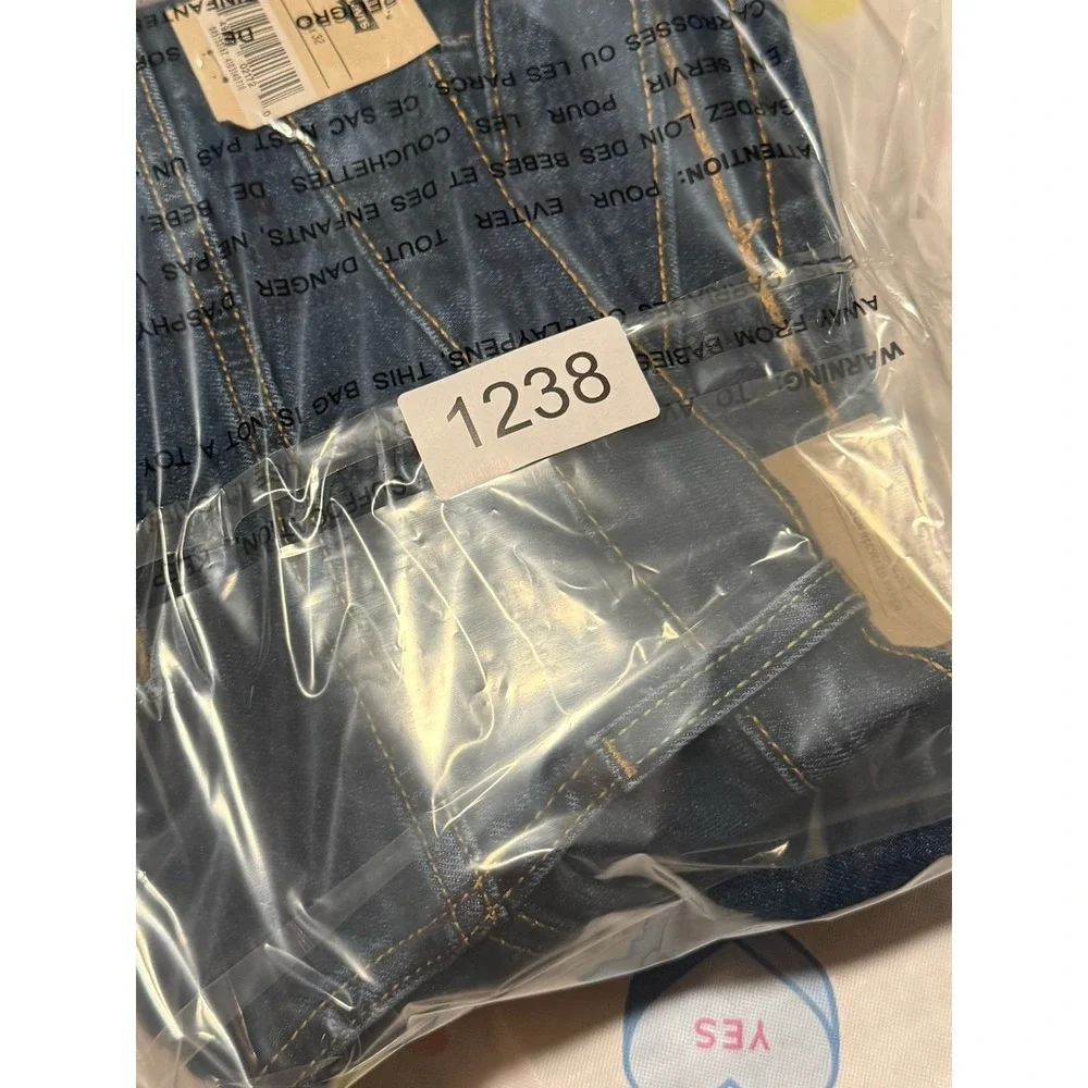 NWT Levi's 513‎  jeans 34 x 32 Slim Straight Fit Retail  $70 Style  # 08513-3162